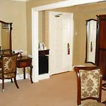 Finnstown Castle لُكَن
