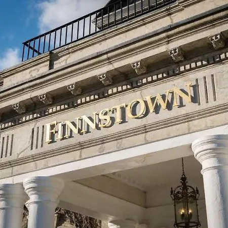 Finnstown Castle 4* לוקאן