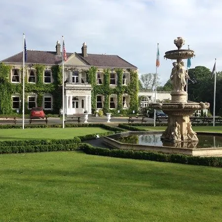 Finnstown Castle מלון 4*