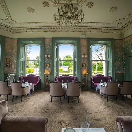 Finnstown Castle מלון 4*