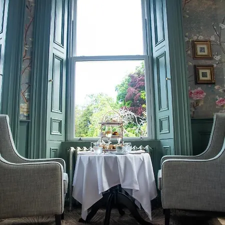 Finnstown Castle 4* לוקאן