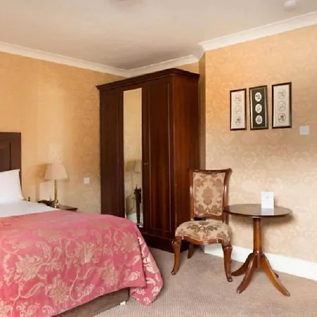 מלון Finnstown Castle 4*