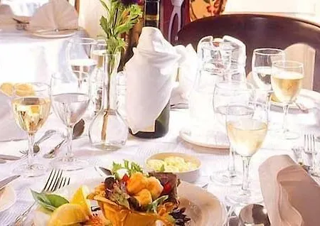 Finnstown Castle מלון 4*