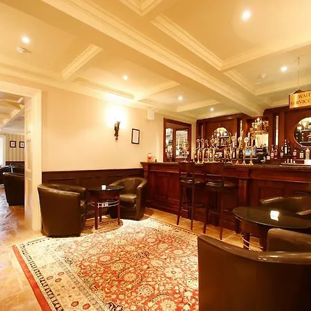 מלון Finnstown Castle 4*