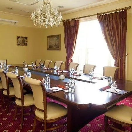 Finnstown Castle מלון