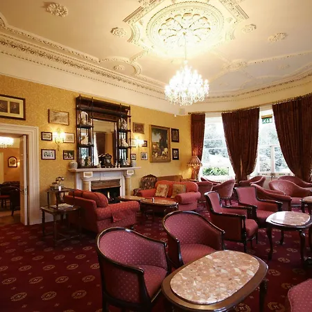 Finnstown Castle 4* לוקאן