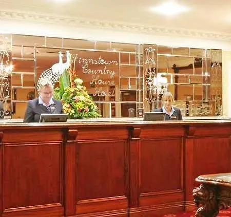 Finnstown Castle מלון 4*