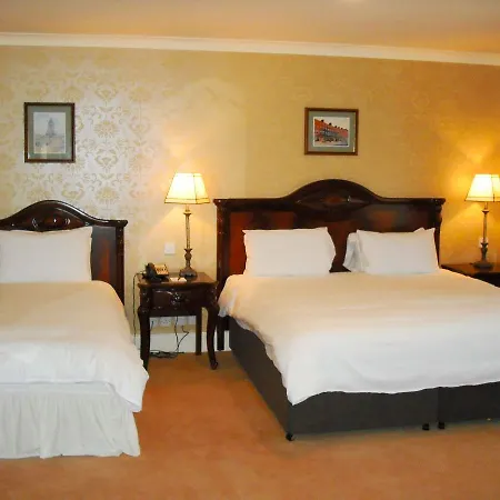 Finnstown Castle מלון לוקאן