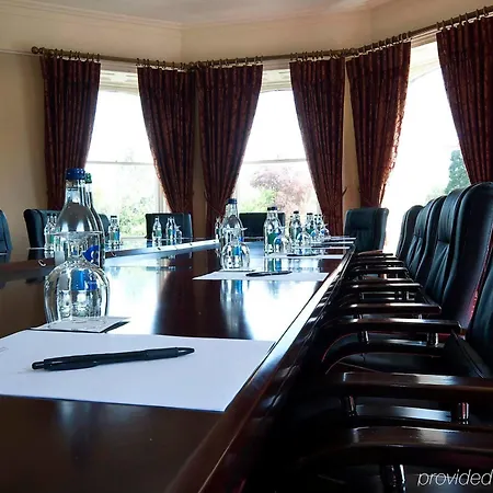 Finnstown Castle 4* לוקאן