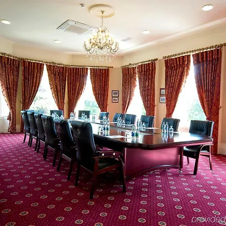 מלון Finnstown Castle 4*