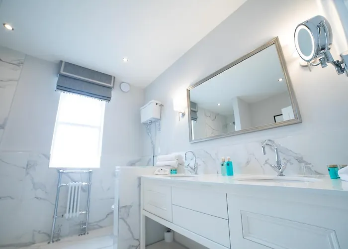 Finnstown Castle Лукан