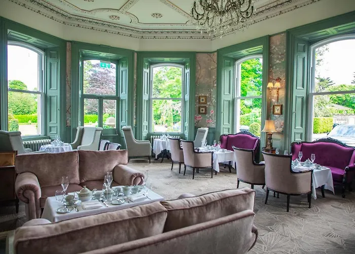 Finnstown Castle Лукан