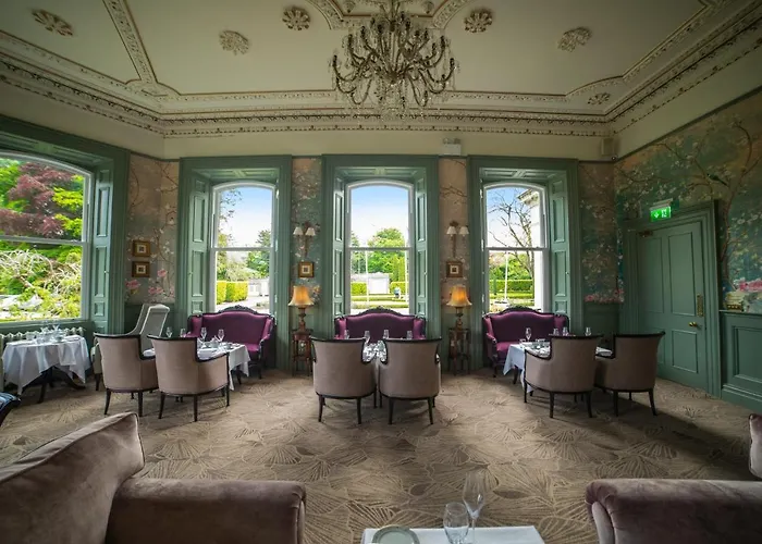 Finnstown Castle Hotel 4*