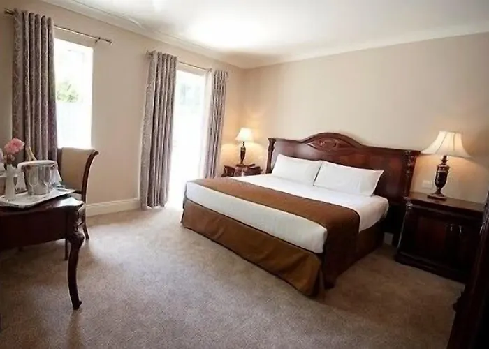 Отель Finnstown Castle Лукан