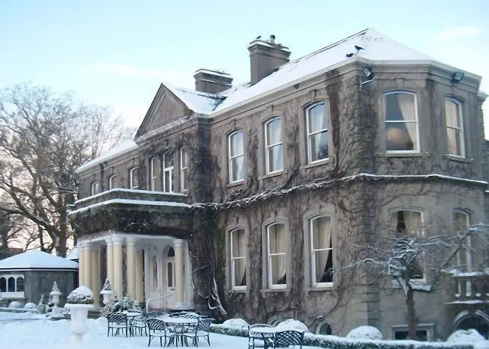 Отель Finnstown Castle