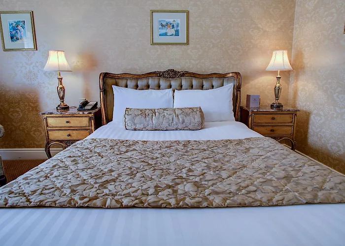 Finnstown Castle Лукан