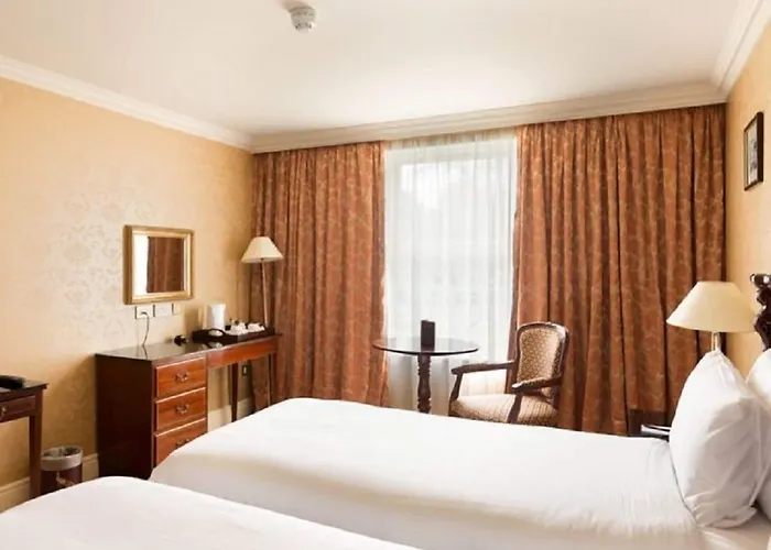 Finnstown Castle Лукан