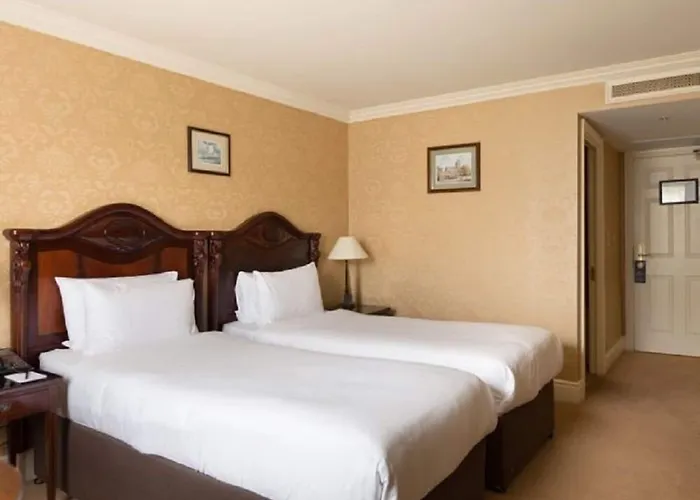 Отель Finnstown Castle