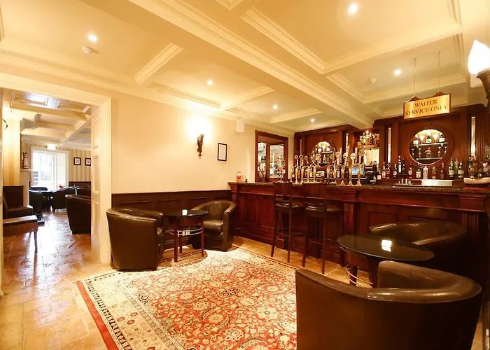 Отель Finnstown Castle 4*