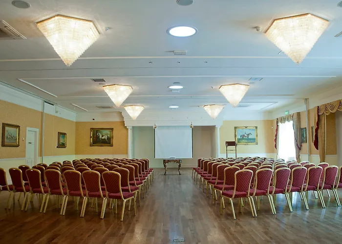 Hotel Finnstown Castle 4*