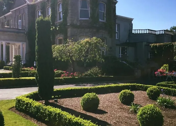 Finnstown Castle Отель Лукан